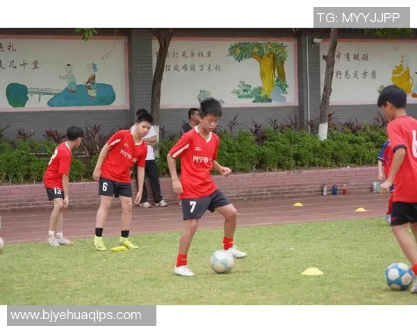 老王家三个儿子：璀璨足球之星们的光芒闪耀 绽放